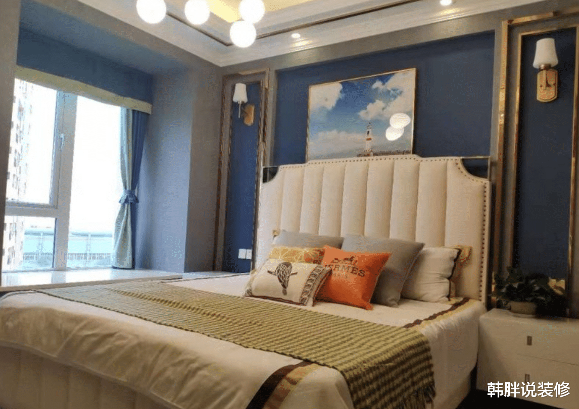 『』沙发墙和电视墙贴了一部分瓷砖，时尚有档次，夏天都凉快了不少