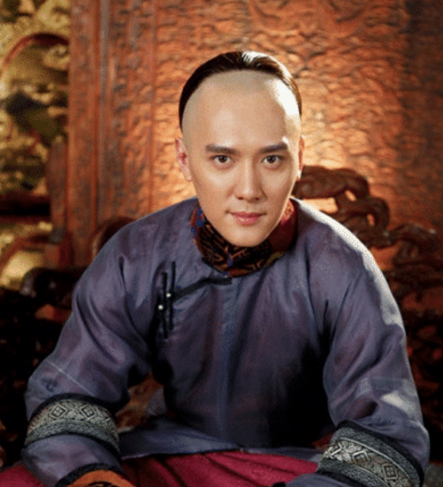 冯绍峰■有种“整容”叫冯绍峰当爸,前后判若两人,从前的美男子一去不复返
