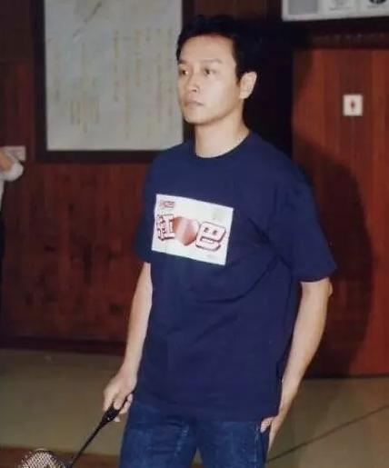 [张国荣]张国荣去世了17年，为什么难入土为安？原来墓地被另一个的演员“霸占”