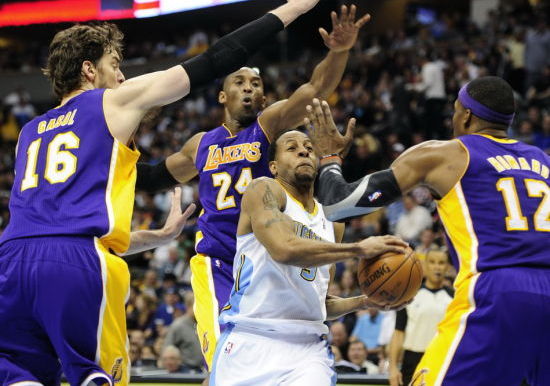 火箭队|尴尬!历史最惨互换两个超巨被废 交易添头反而成了后来球队王牌