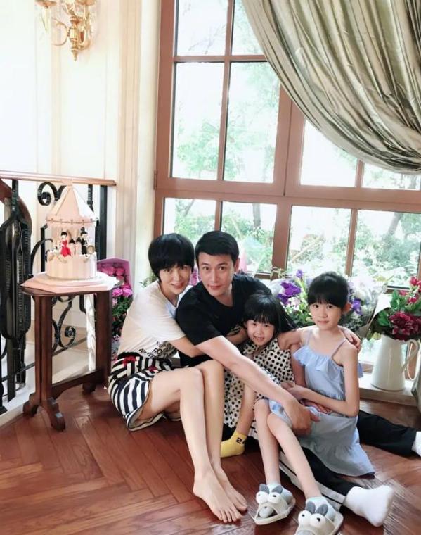 #陆毅#陆毅是隐形富豪，一个手机价值10万，老婆开400万限量版豪车