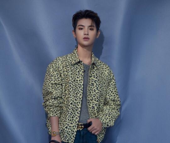 r1se|《快本》主持人迎来决赛，R1SE入围两员大将，大合影站位暗藏玄机？