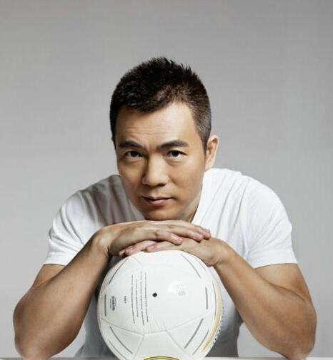 中国足球|美团王兴吐槽男足引热议，苏群：中国足球不是痰盂，想吐就吐一口