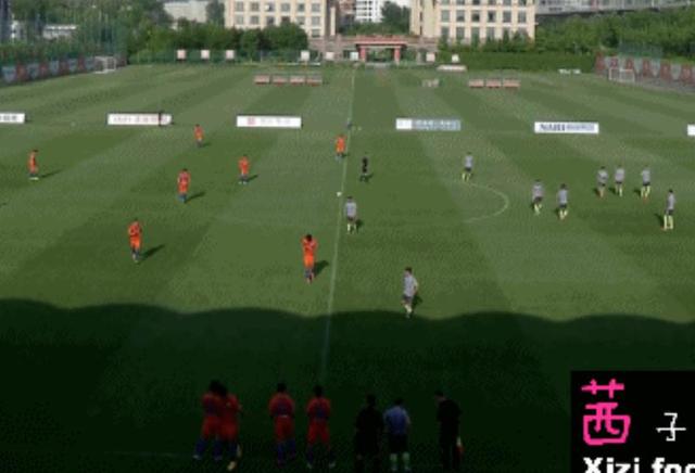 『山东鲁能』1-2！鲁能热身赛爆冷：2镜头李霄鹏在场边气坏了