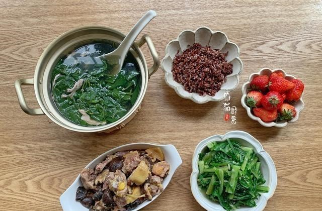 米饭|母女二人的晚餐，在朋友圈火了，网友：拒绝精致穷，不剩菜不浪费