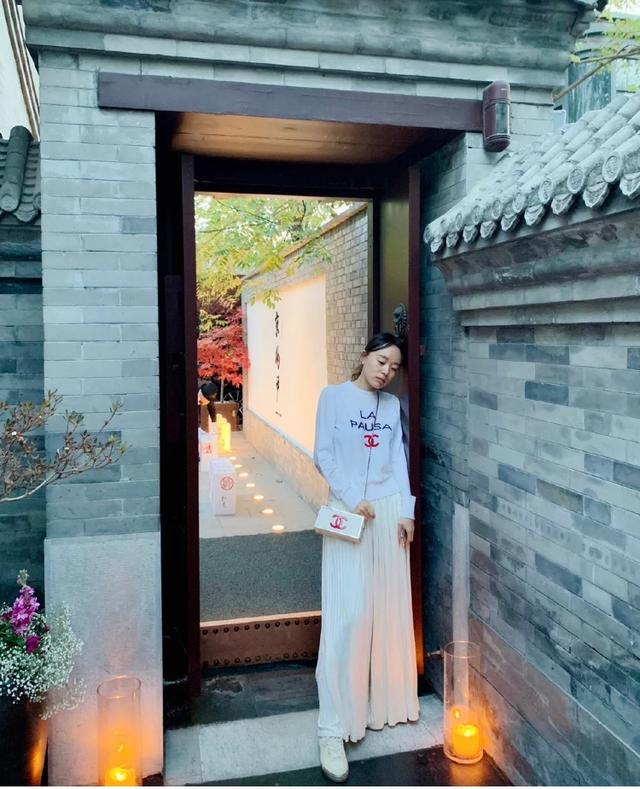 「香奈儿」女版王思聪！31岁富婆一件衣服100万，遍地土味奢侈品就像摆地摊