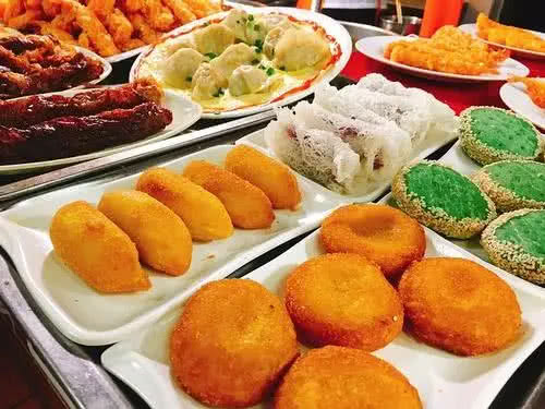 #清华大学#有种“差距”叫名校食堂，清华接地气，北大实惠，而厦大就厉害了