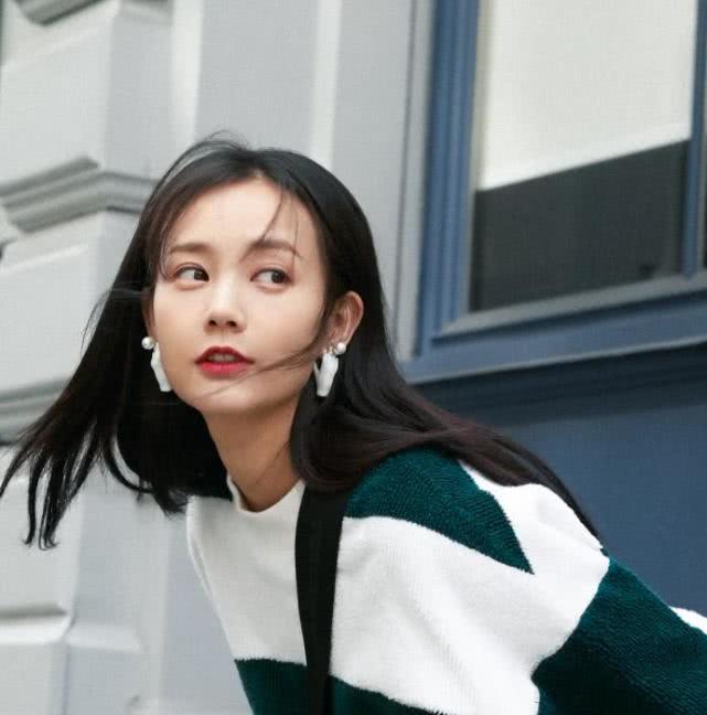 本是赵丽颖替身，在赵丽颖怀孕后疯狂接戏，如今搭戏李现红到发紫！