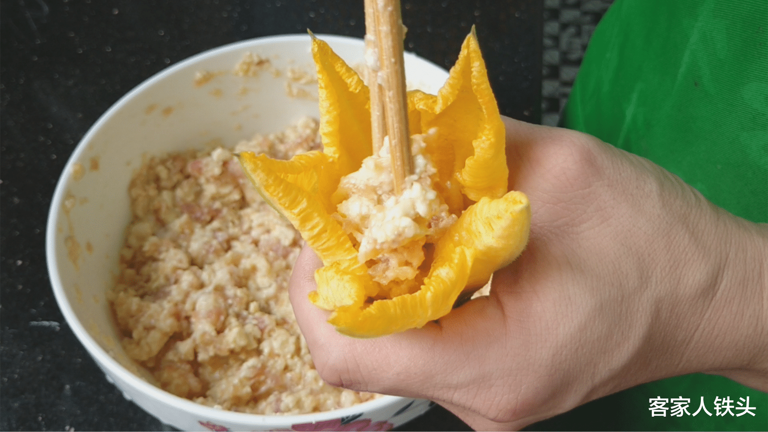 #南瓜#客家独特酿菜，清香好吃做法还简单，一盘出锅，美到让人舍不得吃