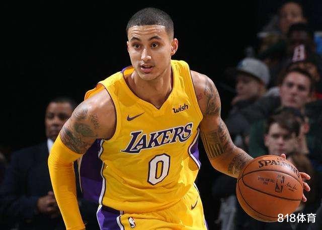 【库兹马】库兹马为白人母亲送花！黑人爹始乱终弃，母亲打2份工做按摩养大他