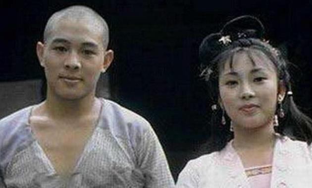 李连杰■李连杰与前妻再相聚， 合照却没站在一起？ 黄秋燕站位实在太辛酸