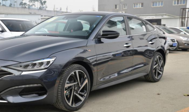 [本田雅阁]15万要啥卡罗拉！它降至10W左右了，油耗5.4L，关键比雅阁还帅