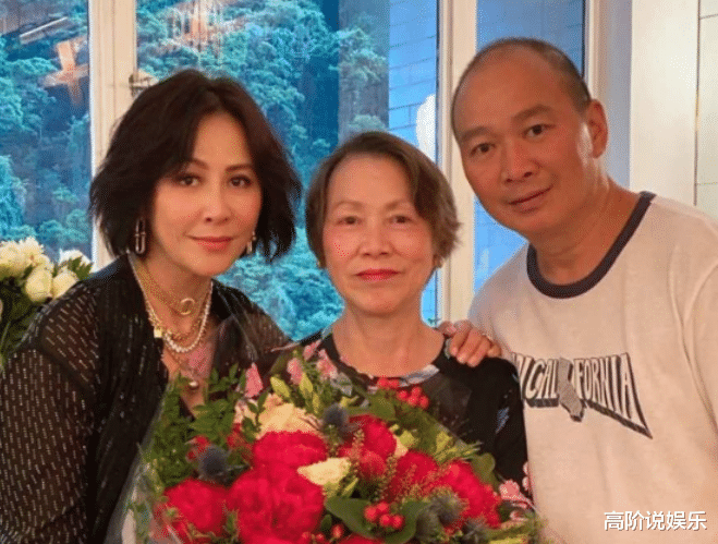 刘嘉玲|刘嘉玲晒上海豪宅，室内奢华似宫殿，一个吊灯高达百万！