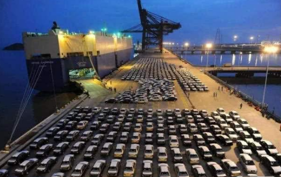 宝马X5▲宝马X5“库存如山”，便宜20万没有人心动，经销商苦不堪言