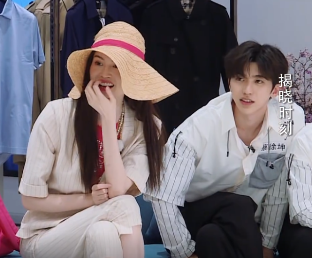 奔跑吧兄弟：奔跑吧：男生给女生选衣服，baby可爱，何穗高级，程潇最抢镜