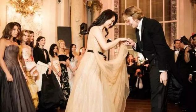 【任正非】“虎父无犬子”，任正非3个孩子个个精英，其中一个还是“名媛”