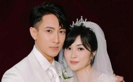 周峻纬|18岁公布恋情，22岁结婚婚戒不离手，简直就是漫画走出的男主