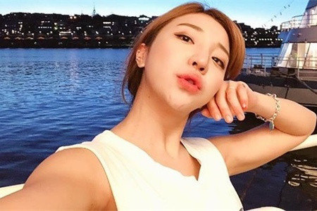 『健身教练』长相甜美身材却很强壮,通过不断努力,24岁成为健身教练