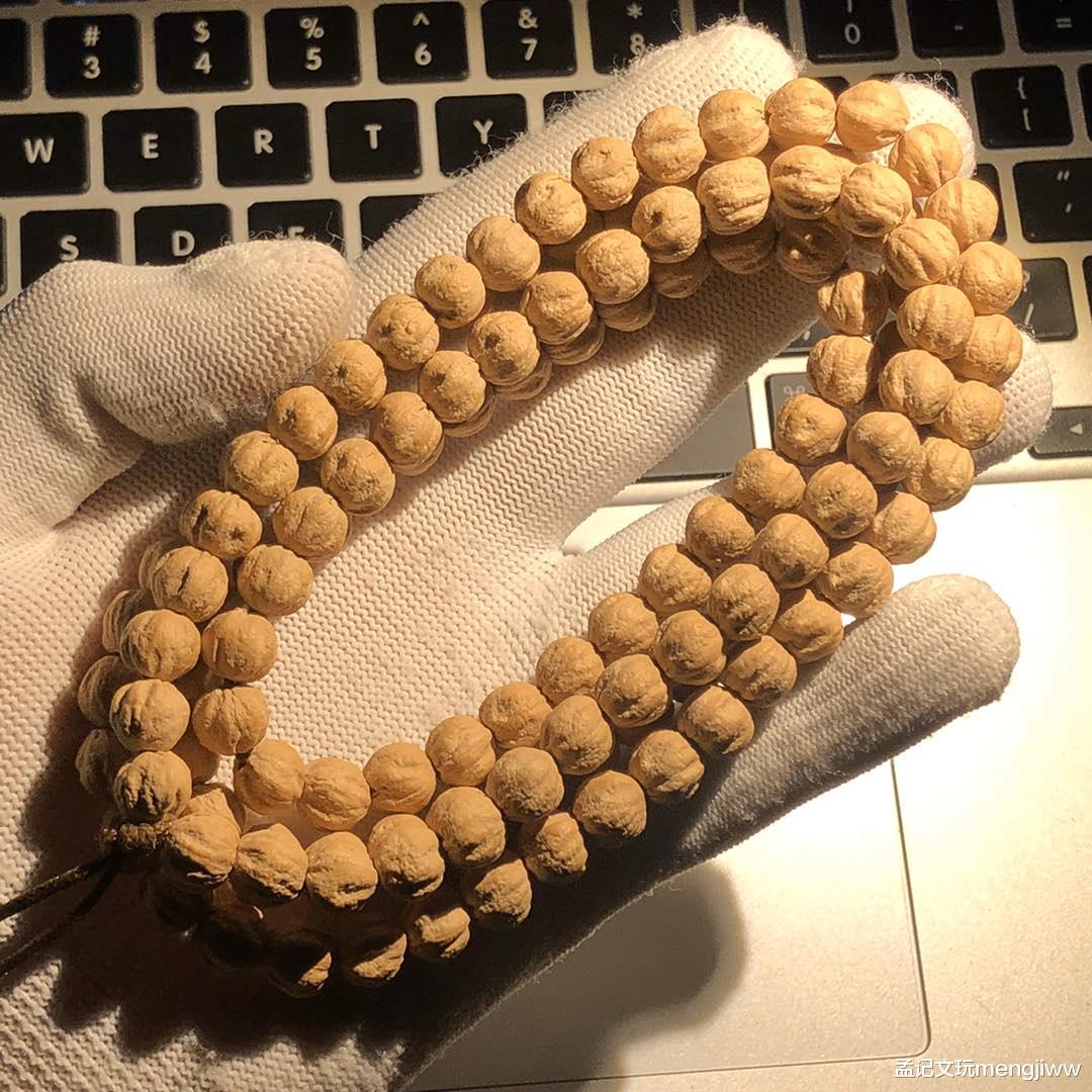 『』盘玩百香籽容易裂吗？到底应该如何盘玩百香籽？