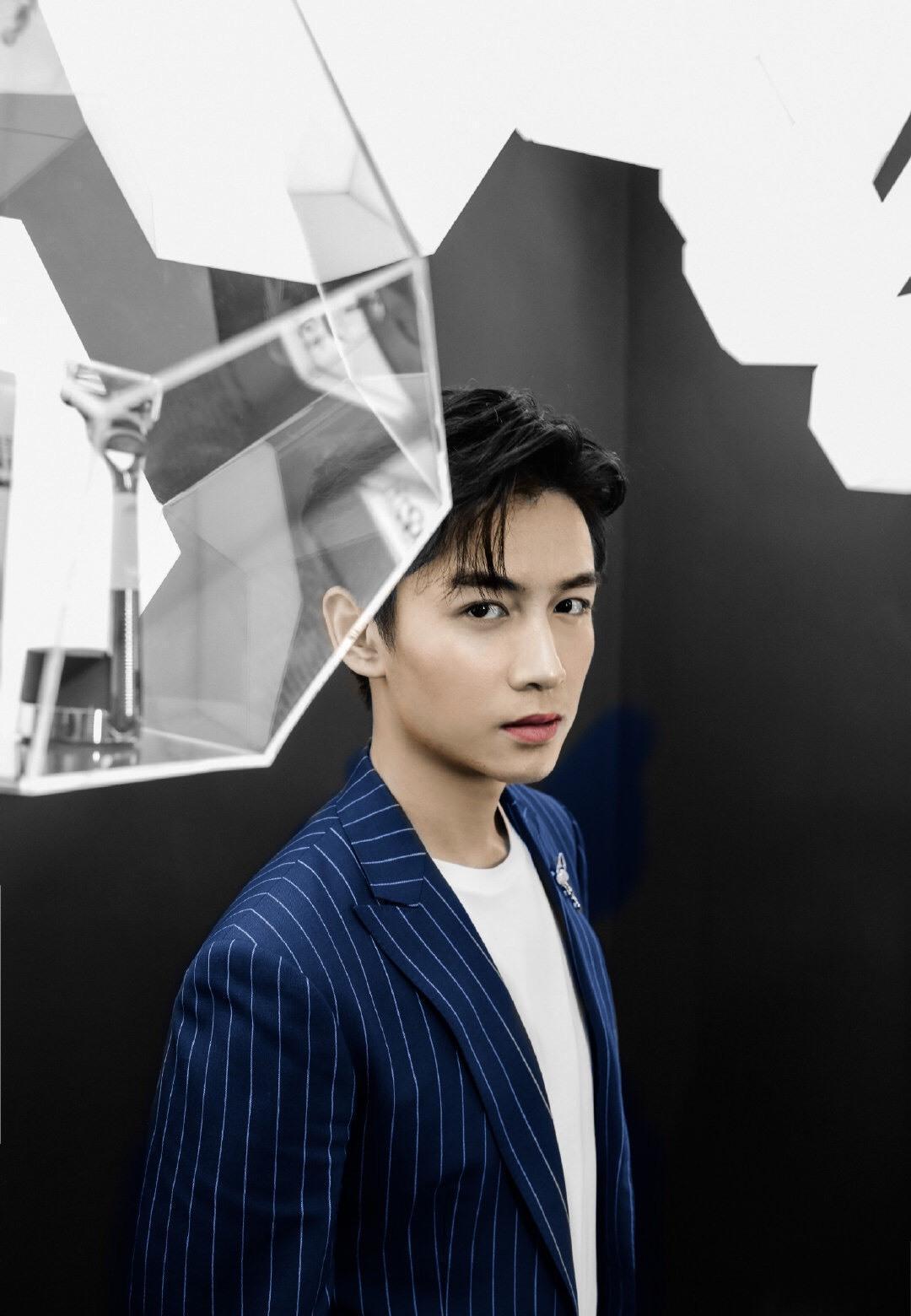 黄子韬：有关赵丽颖陈晓、王凯王一博肖战、杨紫黄子韬、张艺兴的娱乐消息