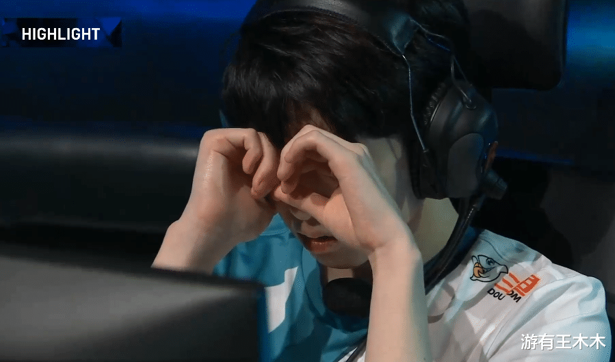 fpx战队▲FPX绝境翻盘晋级半决赛！DWG队员当场被打哭，Doinb发出狂笑！