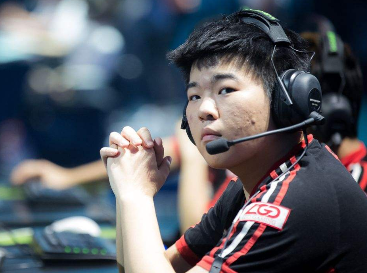 骚男|不让刷礼物的3个主播，现实中一个比一个有钱，个个都开着大公司