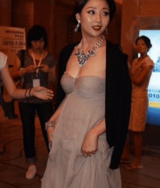 殷桃|她当年迷死一大片男人，却不结婚不生孩子，如今41岁甜的像个水蜜桃