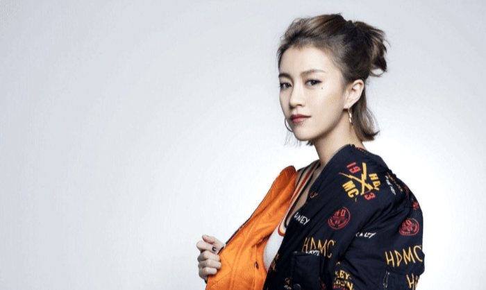 [爱奇艺]参加好声音没夺冠，却误打误撞嫁给爱奇艺总裁，如今29岁成为人生赢家！