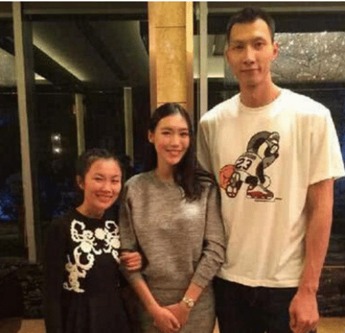 #周琦#姚明妻子,易建联妻子,周琦妻子,颜值差距一目了然!