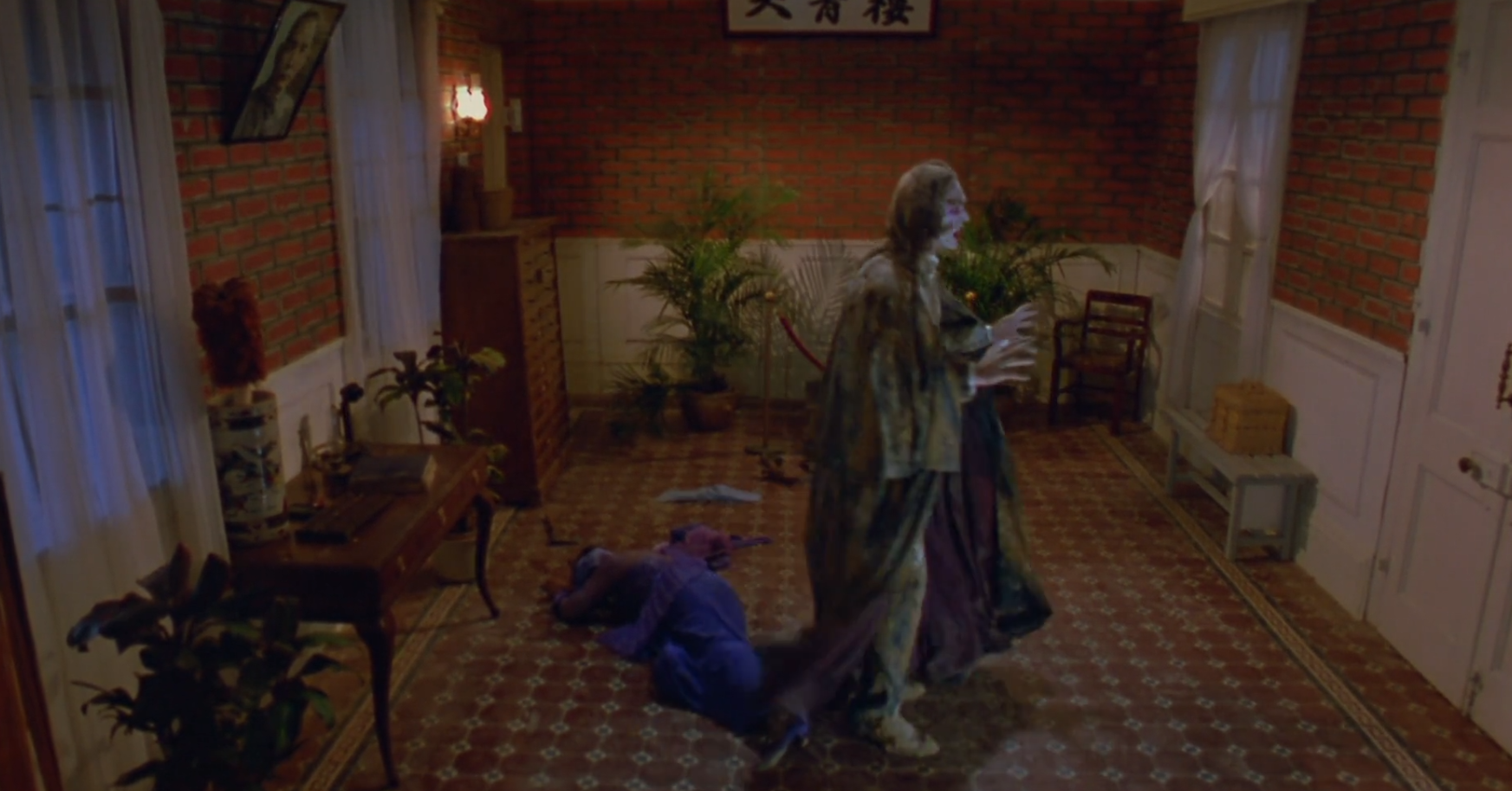 「一眉道人」1989年,林正英自导自演拍《一眉道人》,香港票房只有1119万