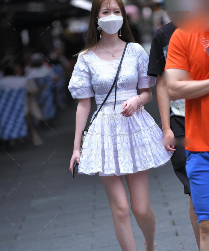 小姐姐|仙女裙配锁骨项链，打造甜美时尚气质