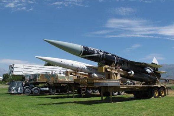 美国：美囯出价6500亿，低头求助中国，中囯一句话霸气回应