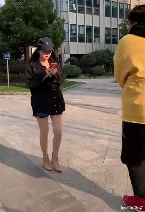 明星素颜|女主播素颜抓拍,蔡萝莉清纯,呆妹儿认不出,看到沫子却心动了