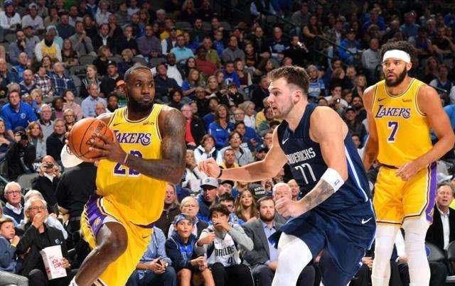 湖人队|库里回归三节打卡下班!三分6中6射傻湖人,他们是季后赛“大黑马”?