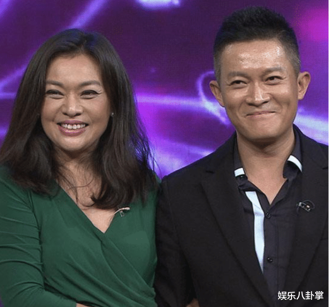 巩俐|拒绝张艺谋邀约成就巩俐，二婚嫁老外被宠成公主，两混血儿子很帅