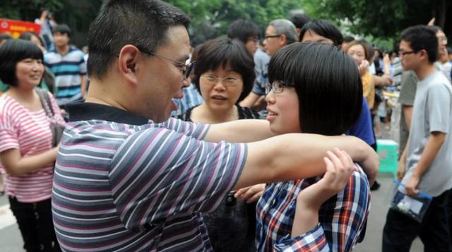 「学霸」毕业后，从不会回学校看老师的四类同学，班主任坦言：都习惯了！