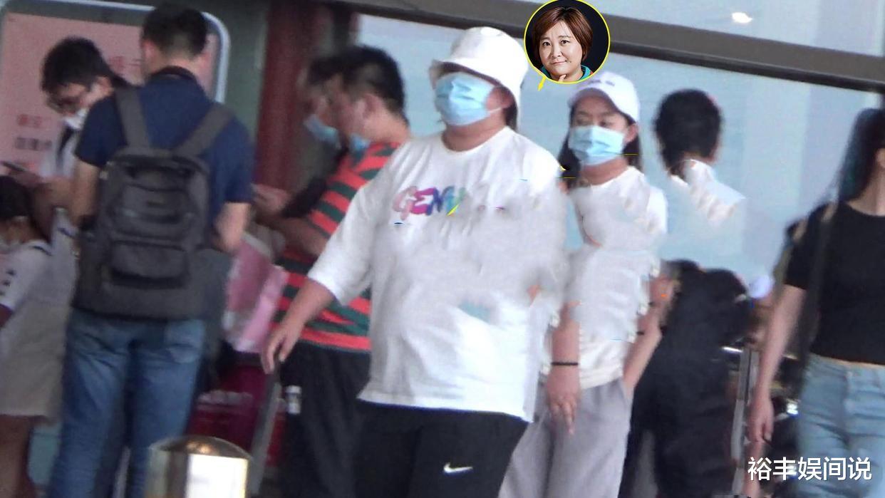 贾玲|贾玲又胖了！现身机场因太壮硕遭无视，走路风风火火却略显吃力