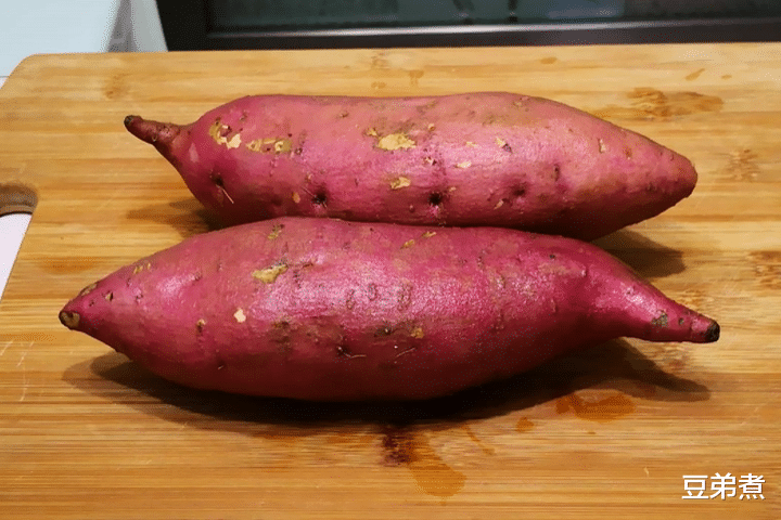 水果|秋天,遇到此菜别手软,8毛钱一斤,做成面食,香甜嫩滑,特好吃