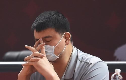 姚明|巩晓彬怒了，朱芳雨慌了，姚明懵了，CBA要放开了