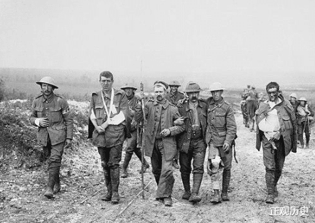 正观历史|村子女性集体对老公下手，波及老人孩子，天使惨案，战争才是引信