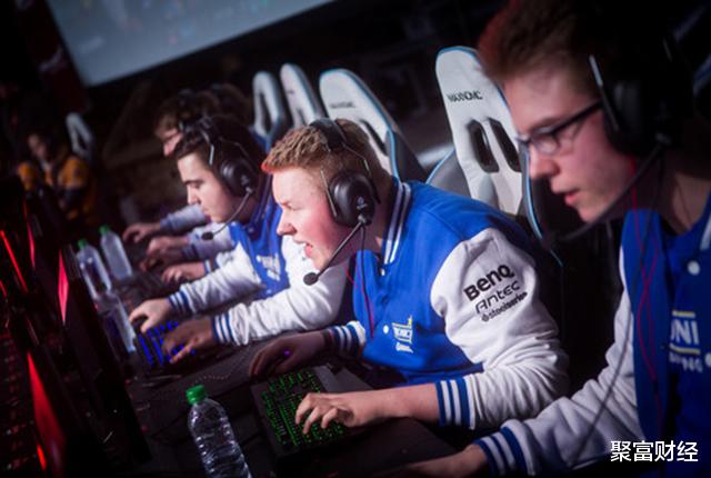 高校|这个“不正经”职业，有人年薪千万！全国仅1200人，正在被疯抢？