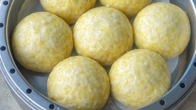 玉米▲玉米面百吃不厌的做法，不放一粒酵母，松软多层，出锅全家都爱吃