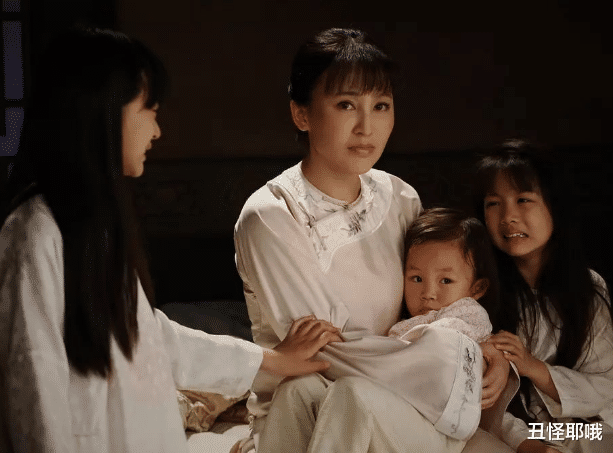 『岳丽娜』?19岁与男友私奔，住地下室裸婚连生三胎，今丈夫用7部剧来捧她