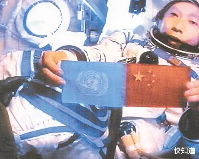 宇航员@为何杨利伟上天时要带把枪?苏联宇航员的惨痛教训,真的不能再犯