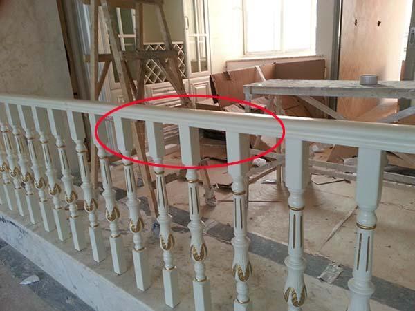 ■没必要纠结了！楼梯扶手实木还是不锈钢？5个维度帮你分析哪种好