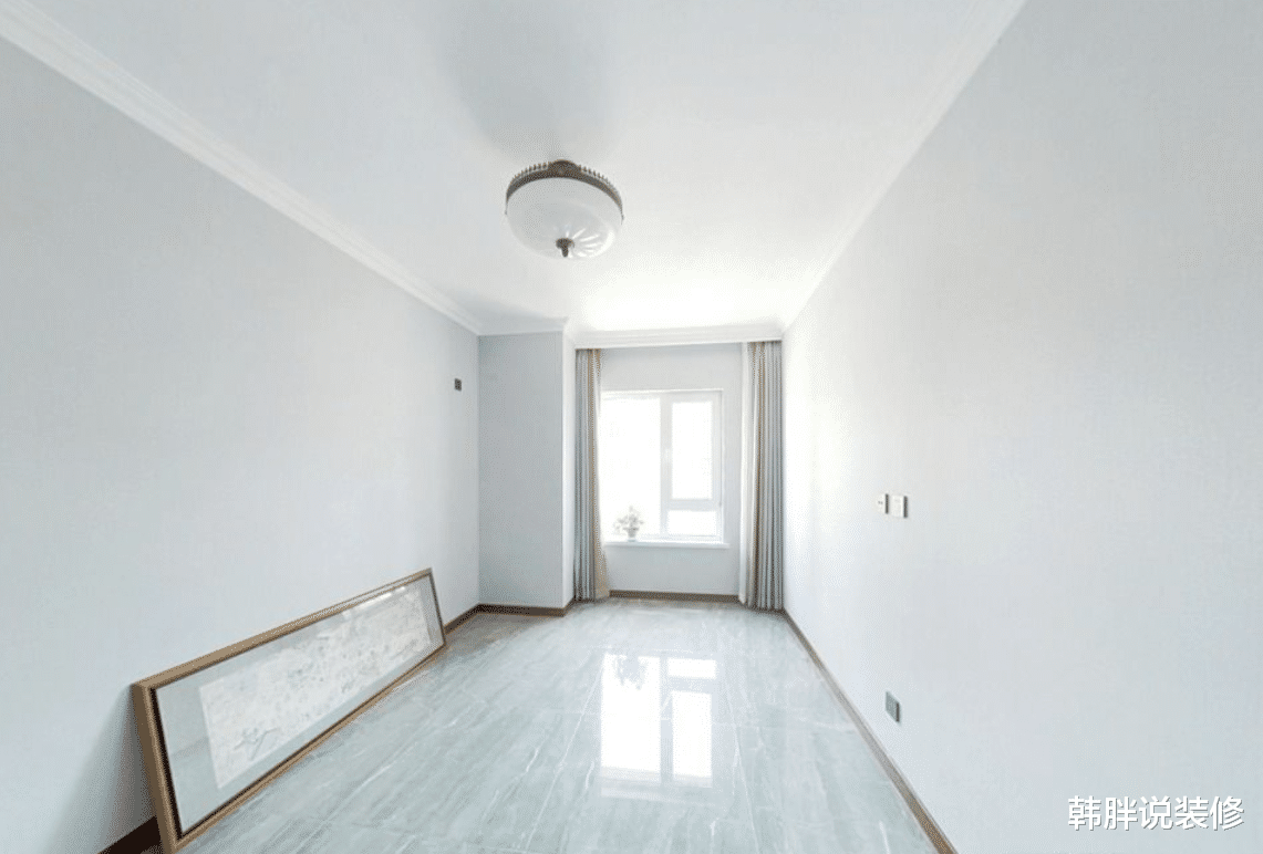 |135㎡简欧三居室，阳台打通并且装上落地窗，杂物房改成衣帽间