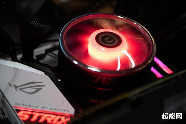 散热器|Tt飓风散热器图赏：传承颜值的下压式散热