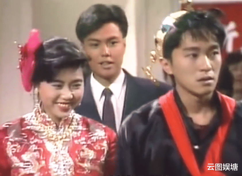 梅小惠@54岁梅小惠晒与相识30年男友人合影,男方曾承诺:50岁未嫁就娶她