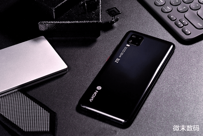 『中兴』中兴发布首款5G手机天机Axon 11,网友:产品感知不强