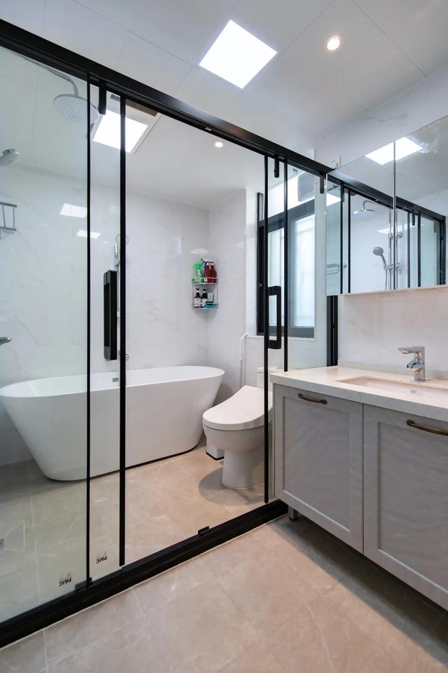 |137㎡简约风三室两厅装修，7m通长的大阳台，太爽了